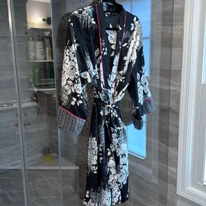 Women’s floral print robe